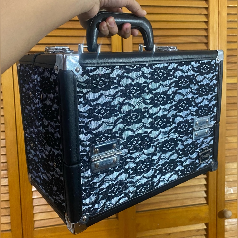 Lace Caboodles case!